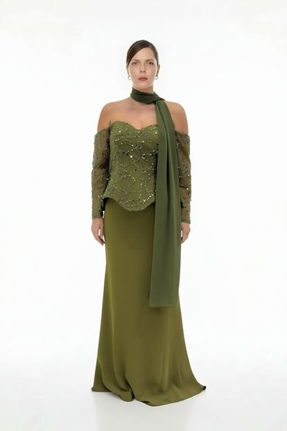 فستان سهرة كاكي بدون حمالات مزين بالترتر بمقاسات كبيرة